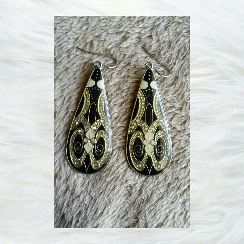Earrings(NEVER WORN)